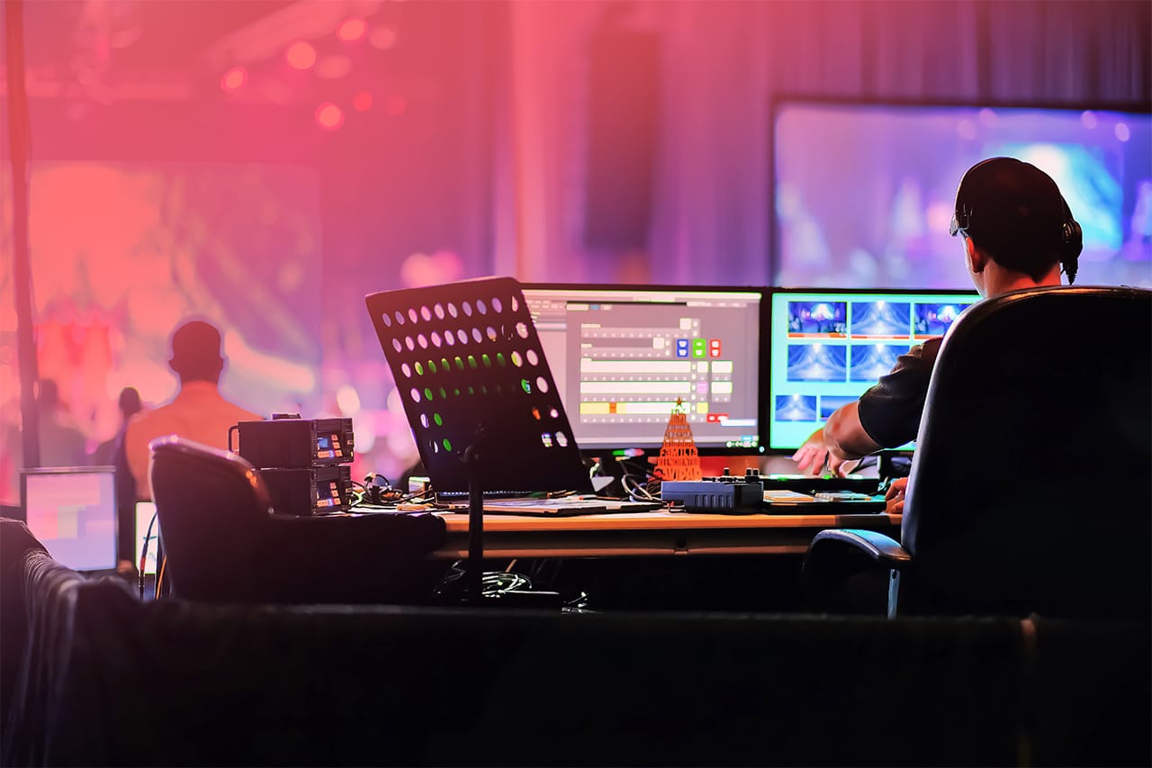 the pros and cons of streaming live church services